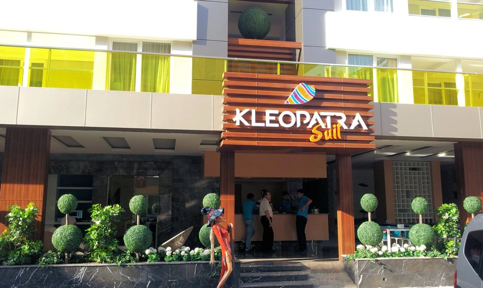 aboutkleopatrasuit1